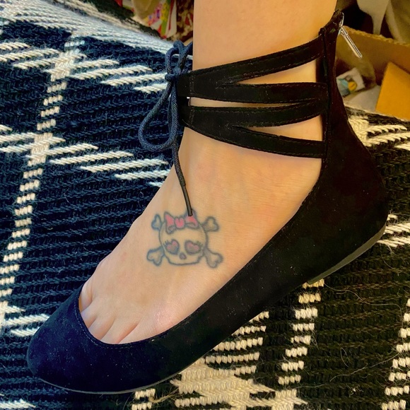 Torrid 9w faux suede flats - Picture 1 of 9